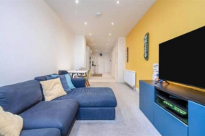 Contemporary 3 Bed Apartment in Hendon Central.